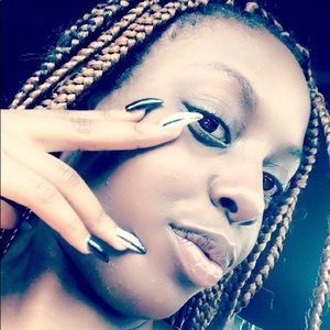 Meet your Posher, Denae